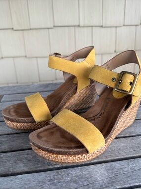 Söfft Yellow Leather Platform Wedge Sandals Size 7.5